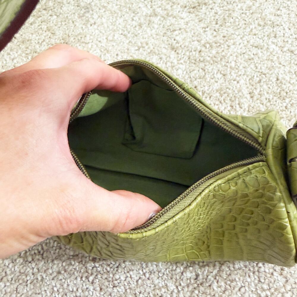 Vintage Y2K Chateau Olive Green Faux Leather Mini Barrel Bag Zip Top EUC - Picture 6 of 9